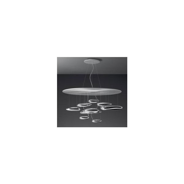 Die Mercury LED-Deckenleuchte, inspiriert von Ross Lovegrove, besteht aus mehreren ovalen Metallpendeln, die in unterschiedlichen Höhen aufgehängt sind und einen modernen Look erzeugen.