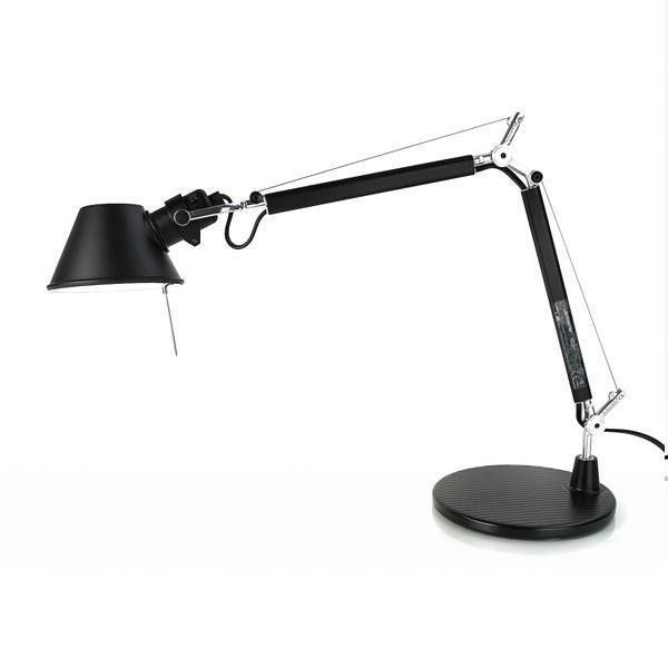 Die Tolomeo Mini Table ist eine schwarze, verstellbare Tischleuchte mit rundem Sockel und verlängertem Arm, inspiriert von der ikonischen Tolomeo Mini von Artemide, die vor einem weißen Hintergrund gezeigt wird.