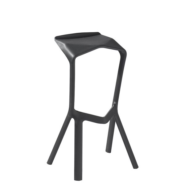 Der Miura Second Hand (schwarz) ist ein moderner schwarzer Barhocker mit eckiger Sitzfläche und drei Beinen, entworfen von Konstantin Grcic und gefertigt aus spritzgegossenem Polypropylen.