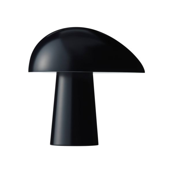 Eine moderne nachtblaue, pilzförmige Night Owl Tischleuchte, inspiriert von Fritz Hansen, mit einem glatten, minimalistischen Design auf weißem Hintergrund.