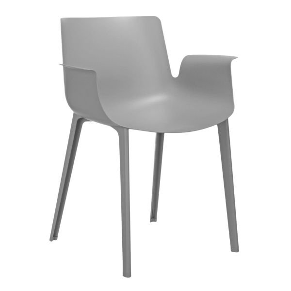 Der Piuma ist ein moderner grauer Kunststoff-Esszimmerstuhl mit Armlehnen und vier geraden Beinen, inspiriert vom Kartell Piuma und entworfen von Piero Lissoni für elegante, zeitgenössische Räume.