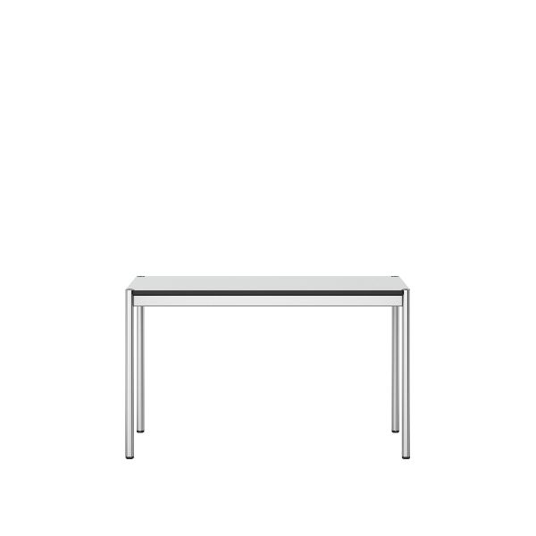 Minimalistischer USM Haller Tisch 125x50 cm mit perlgrauer Kunstharzplatte und schlanken Metallbeinen, zentriert auf weißem Hintergrund.