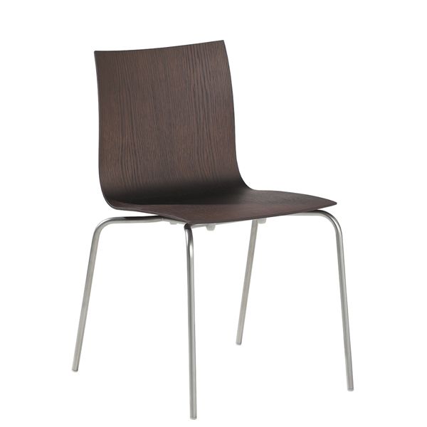 Der schlanke S16 zeichnet sich durch eine moderne, geschwungene Formholz-Sitzschale und Metallbeine aus, die vor einem weißen Hintergrund stehen. Auch dieser Stuhl ist stapelbar (stapelbar) und kombiniert stilvolles Design mit praktischer Stapelfunktional