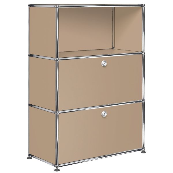 USM Haller Highboard mit 1 Klappe und 1 Schublade in USM beige mit Metall- und Chrom-Elementen - ein modulares Regalsystem, das Ihnen flexiblen Stauraum für jeden Raum bietet.