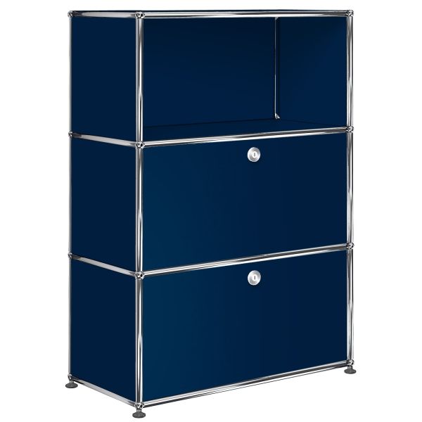 Ein stahlblaues USM Haller Highboard mit einer Klapptür und einer Schublade, mit silbernem Rahmen.