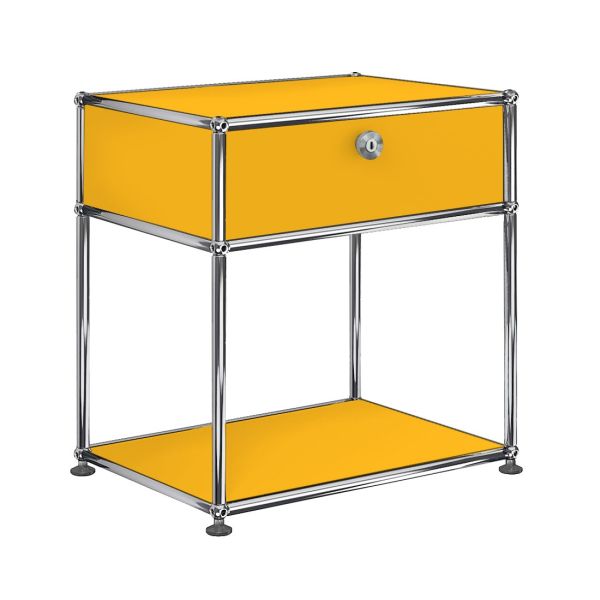 USM Haller Nachttisch Höhe 56,5 cm in goldgelb , Schrägansicht