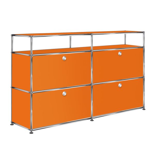 Orange USM Haller Sideboard mit 4 Klappen und Aufbau: Modernes Metallregal mit vier Fächern, verchromtem Rahmen und oberem Aufbau - perfekt für stilvolle Aufbewahrung.