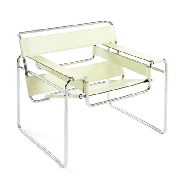 Der Wassily Sessel (Leder cremeweiß) ist ein moderner, von Marcel Breuer inspirierter Stuhl mit einem verchromten Gestell und cremeweißem Leder für Sitz, Rücken und Armlehnen.