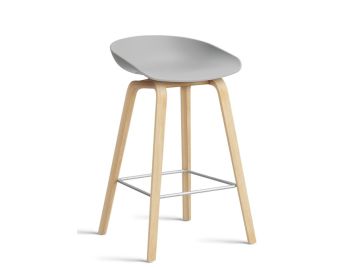 Barhocker About a Stool AAS 32 mit Gestell in eiche geseift und sitzschale in concrete grey