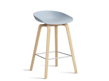 Barhocker About a Stool AAS 32 mit Gestell in eiche geseift und Sitzschale in slate blue